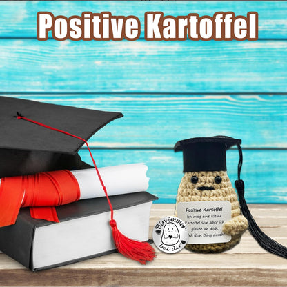 Positive Kartoffel Deutsch mit Bachelor Hut Glücksbringer Pocket Hug Glückskartoffel Emotional Support Plüschtiere Geschenkideen